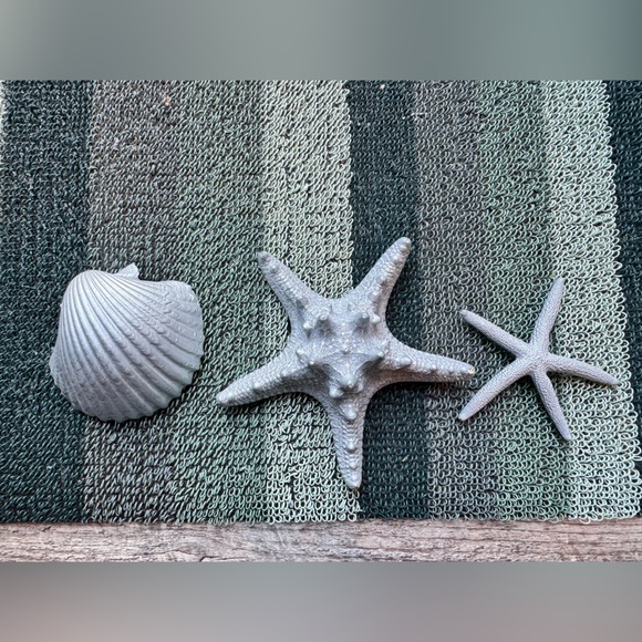 Other - Small Plastic Silver Seashell and Starfish Decor Set